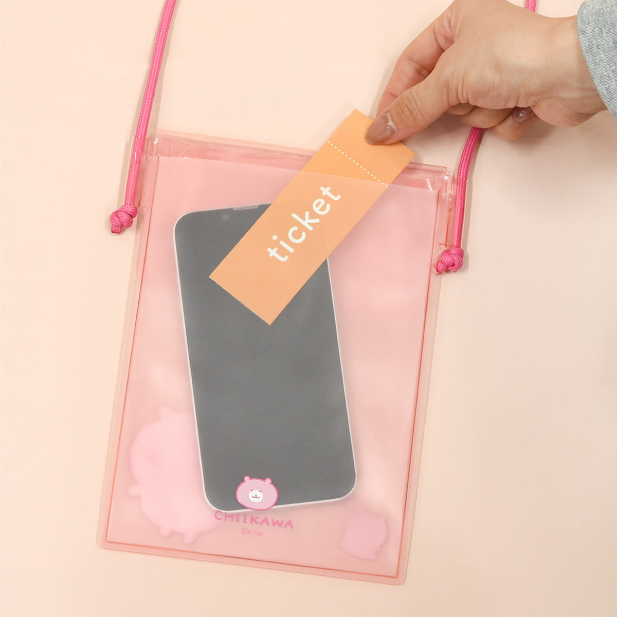 ちいかわ IIIIpocket Clearスマートフォンポーチ(ちいかわ)