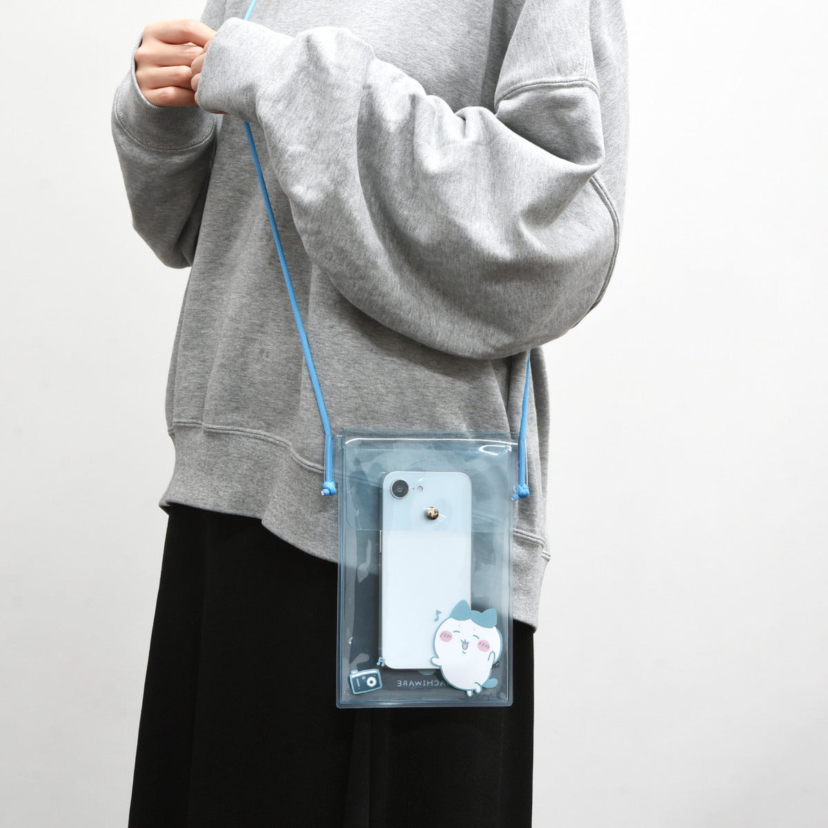 ちいかわ IIIIpocket Clearスマートフォンポーチ(ハチワレ)