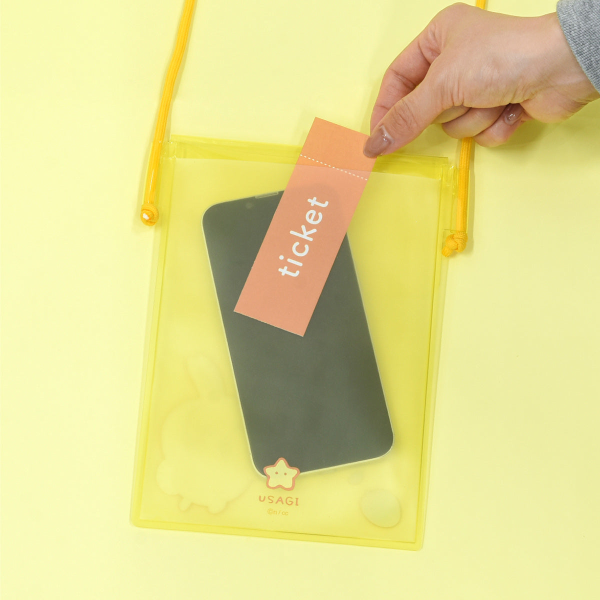 ちいかわ IIIIpocket Clearスマートフォンポーチ(うさぎ)
