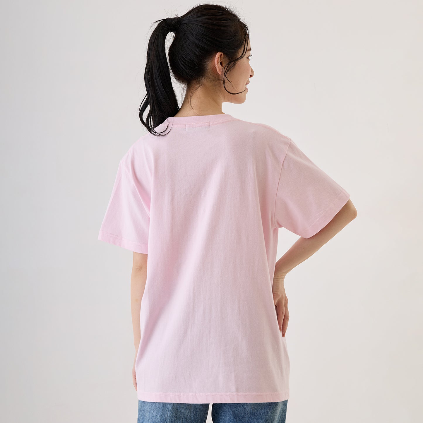 Chiikawa Excited to Go Out! T-Shirt (Chiikawa and Umbrella Light Pink)