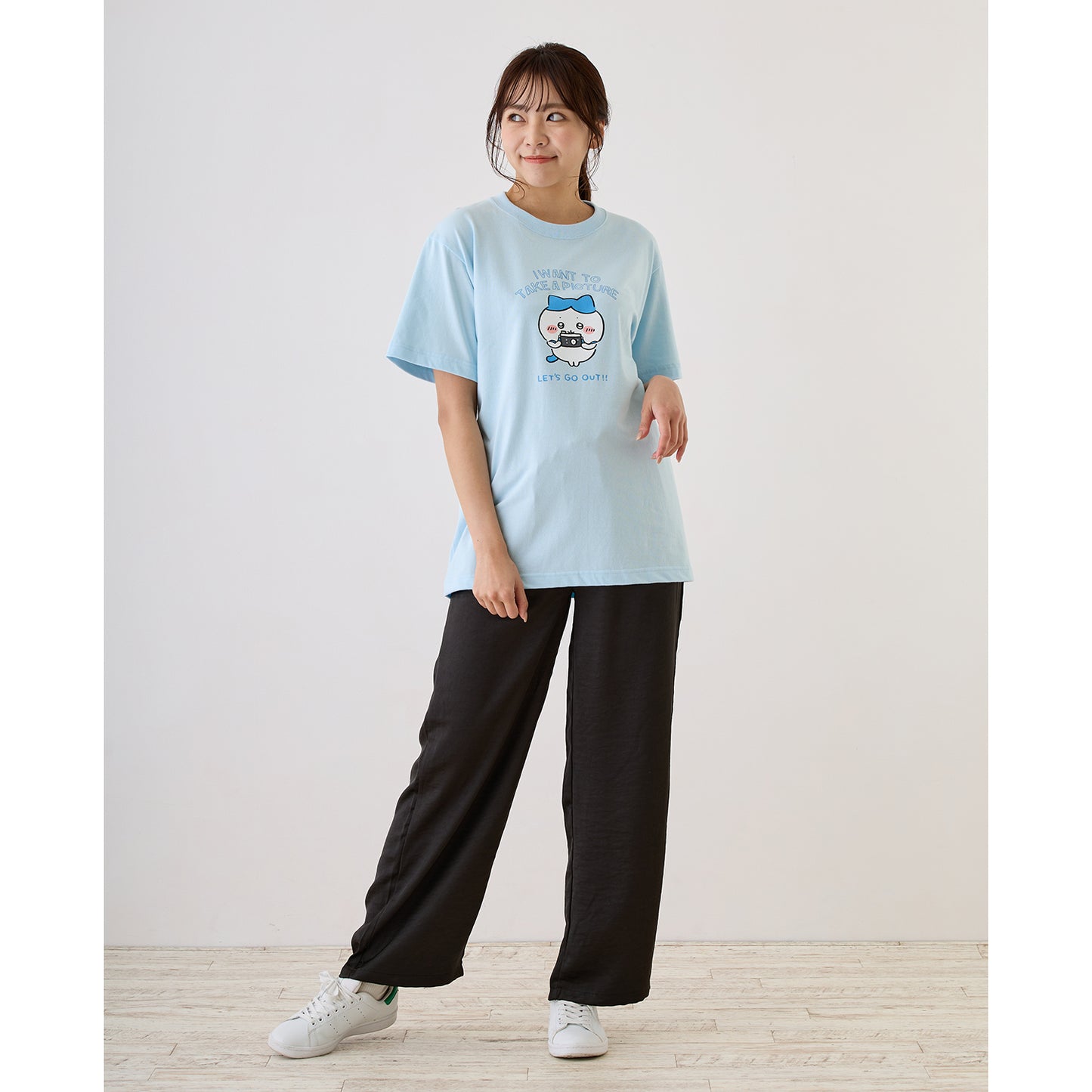 Chiikawa Excited to Go Out! T-Shirt (Hachiware and Camera Light Blue)