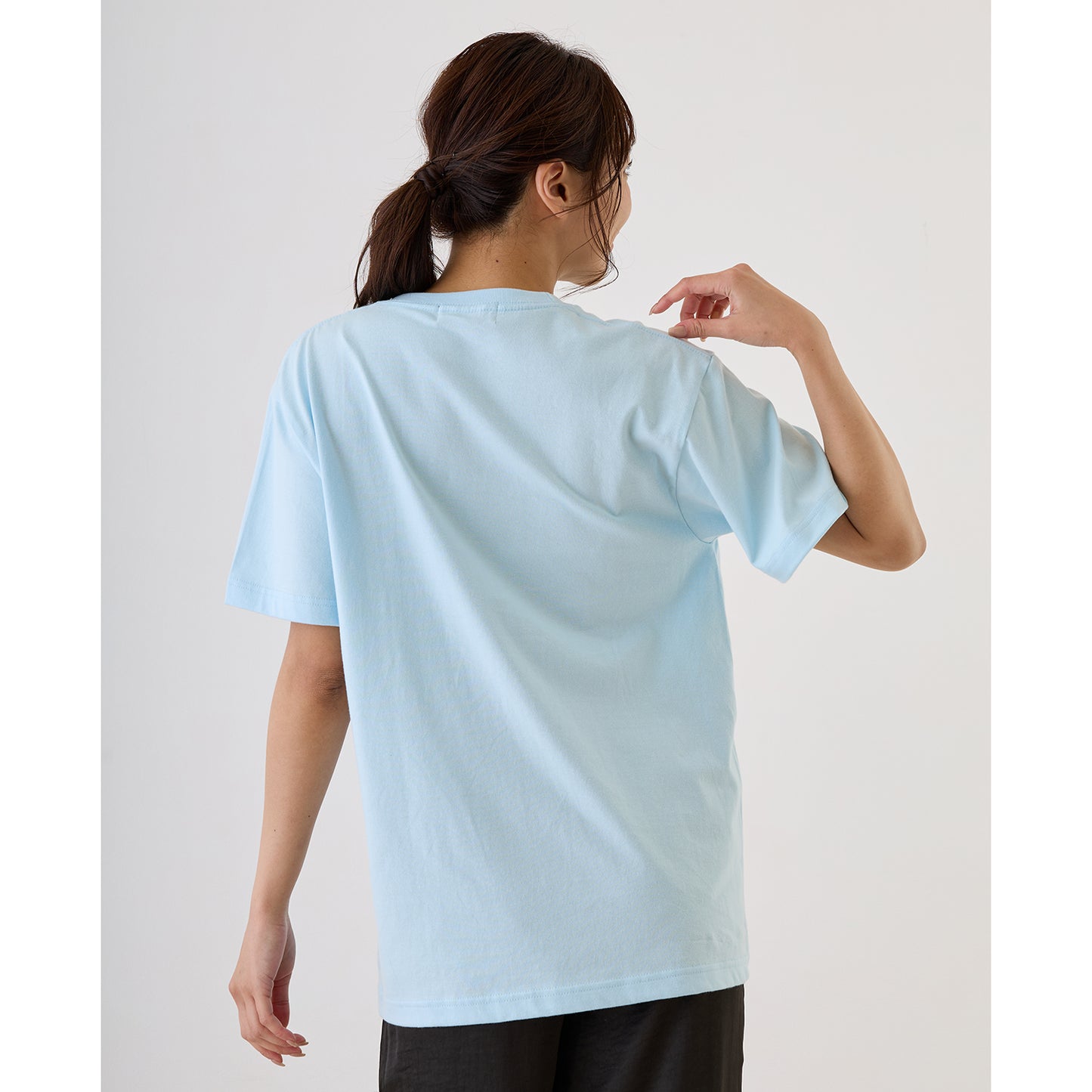 Chiikawa Excited to Go Out! T-Shirt (Hachiware and Camera Light Blue)