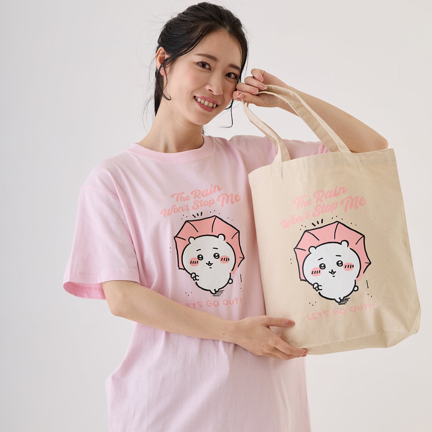 Chiikawa Excited to Go Out! Tote Bag (Chiikawa and Umbrella Natural)
