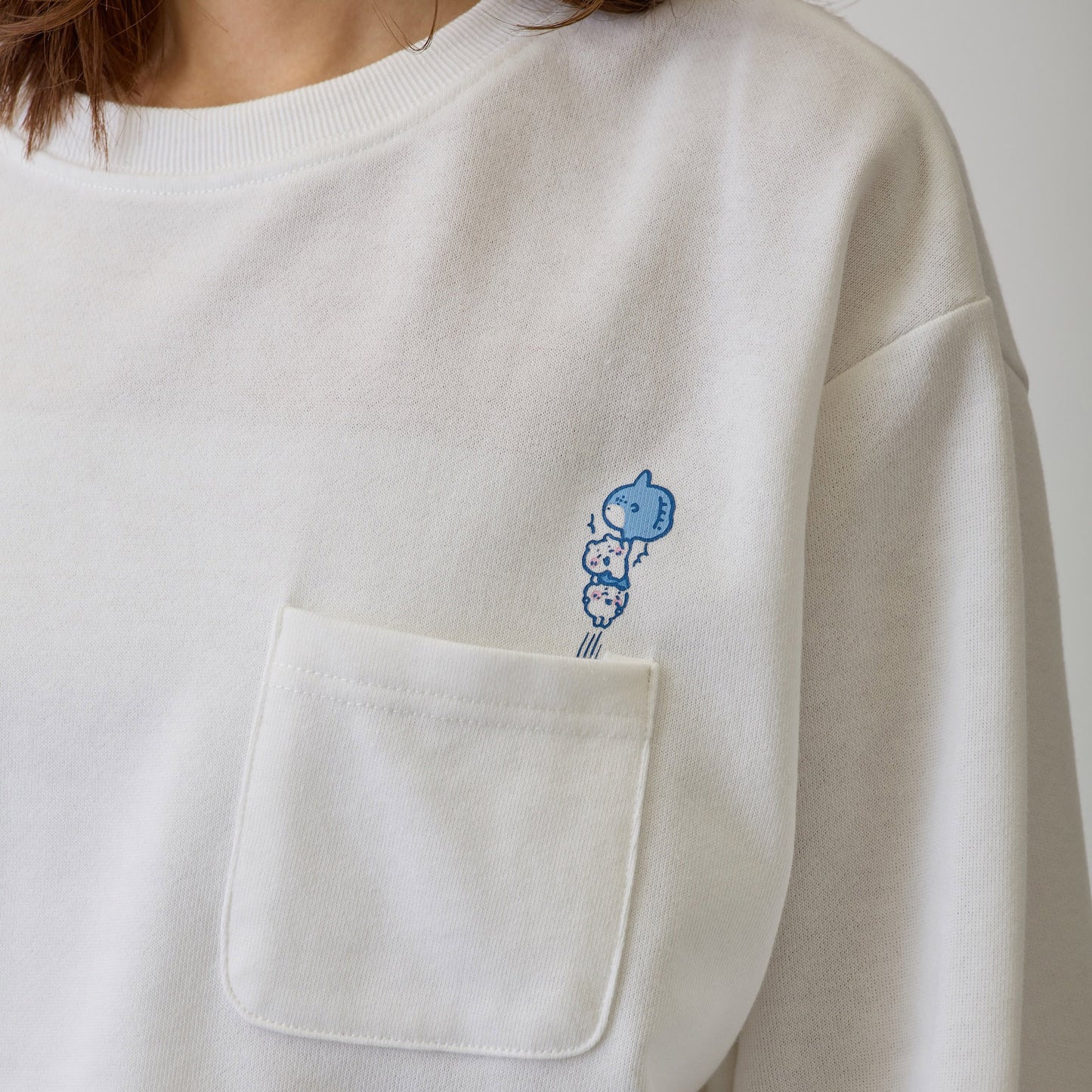 ちいかわ スウェット 肩車ジャンプ ホワイト