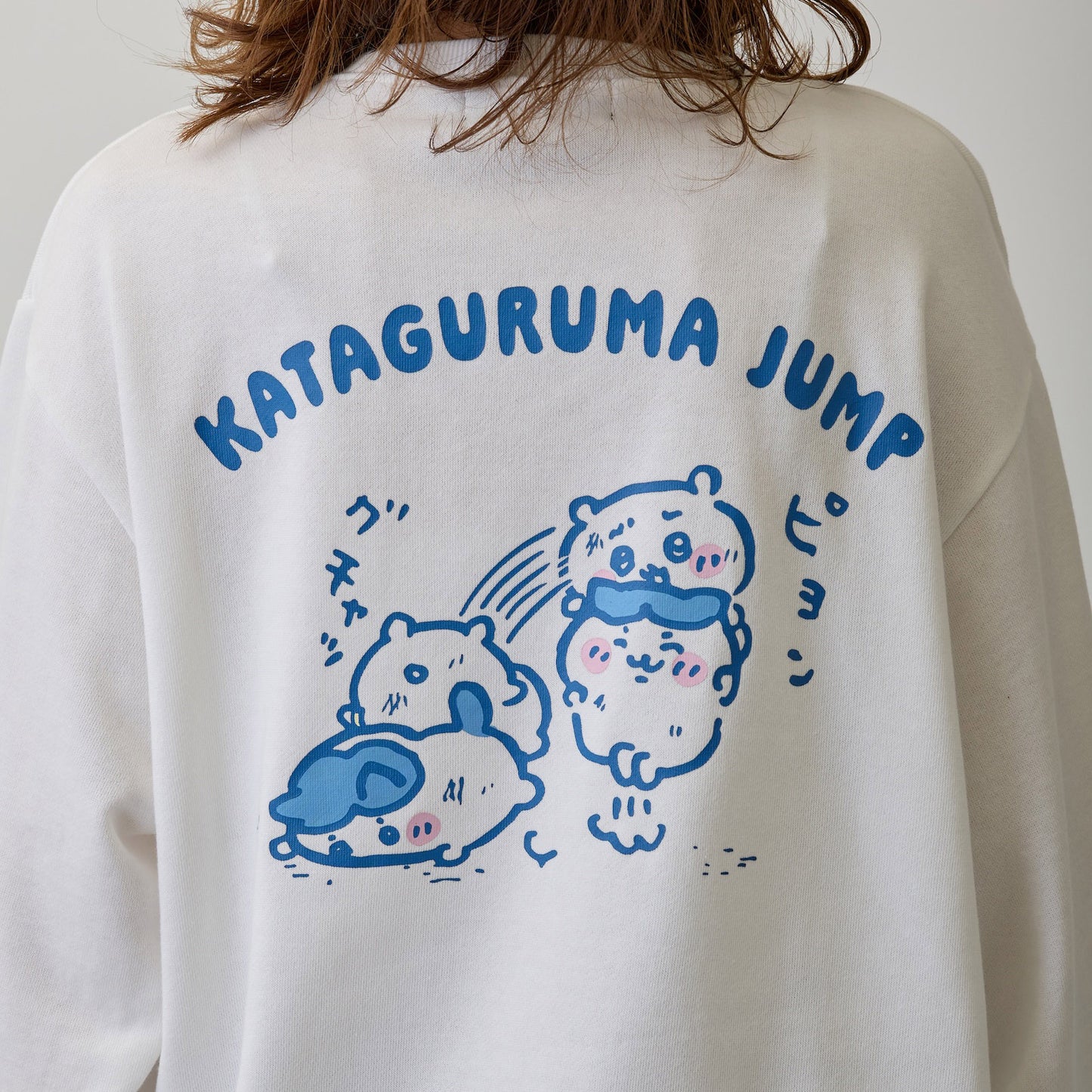 ちいかわ スウェット 肩車ジャンプ ホワイト