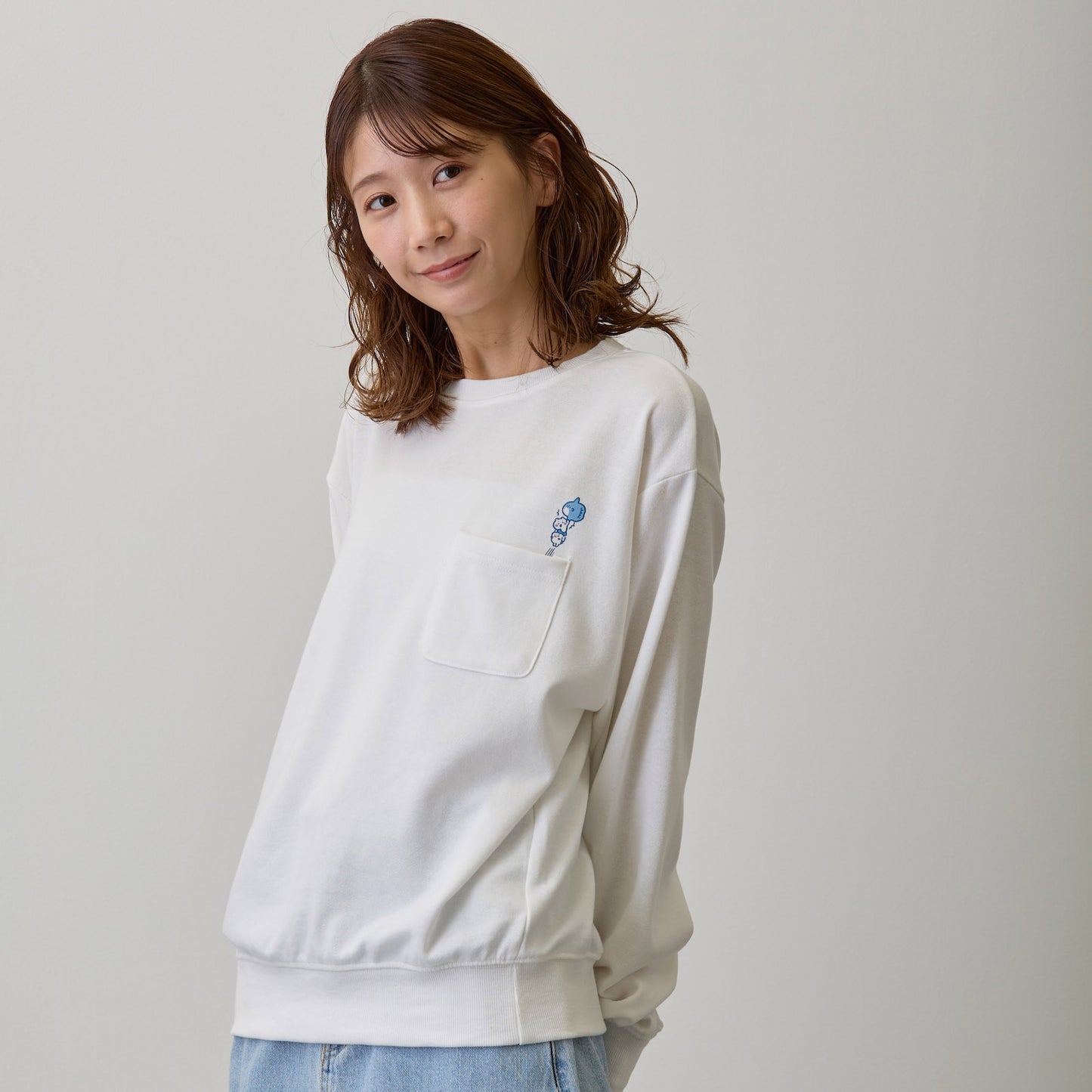 ちいかわ スウェット 肩車ジャンプ ホワイト