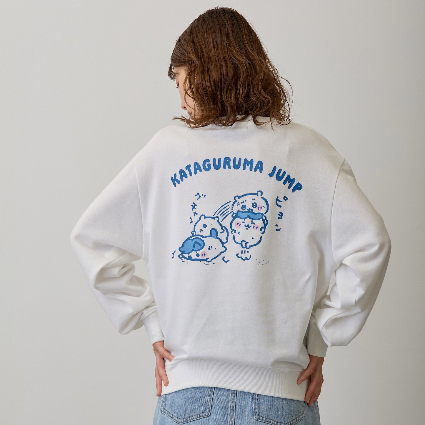 ちいかわ スウェット 肩車ジャンプ ホワイト