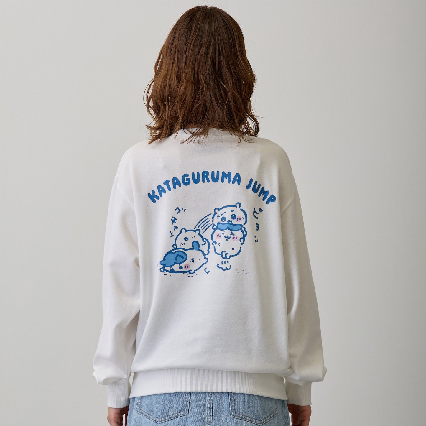 ちいかわ スウェット 肩車ジャンプ ホワイト