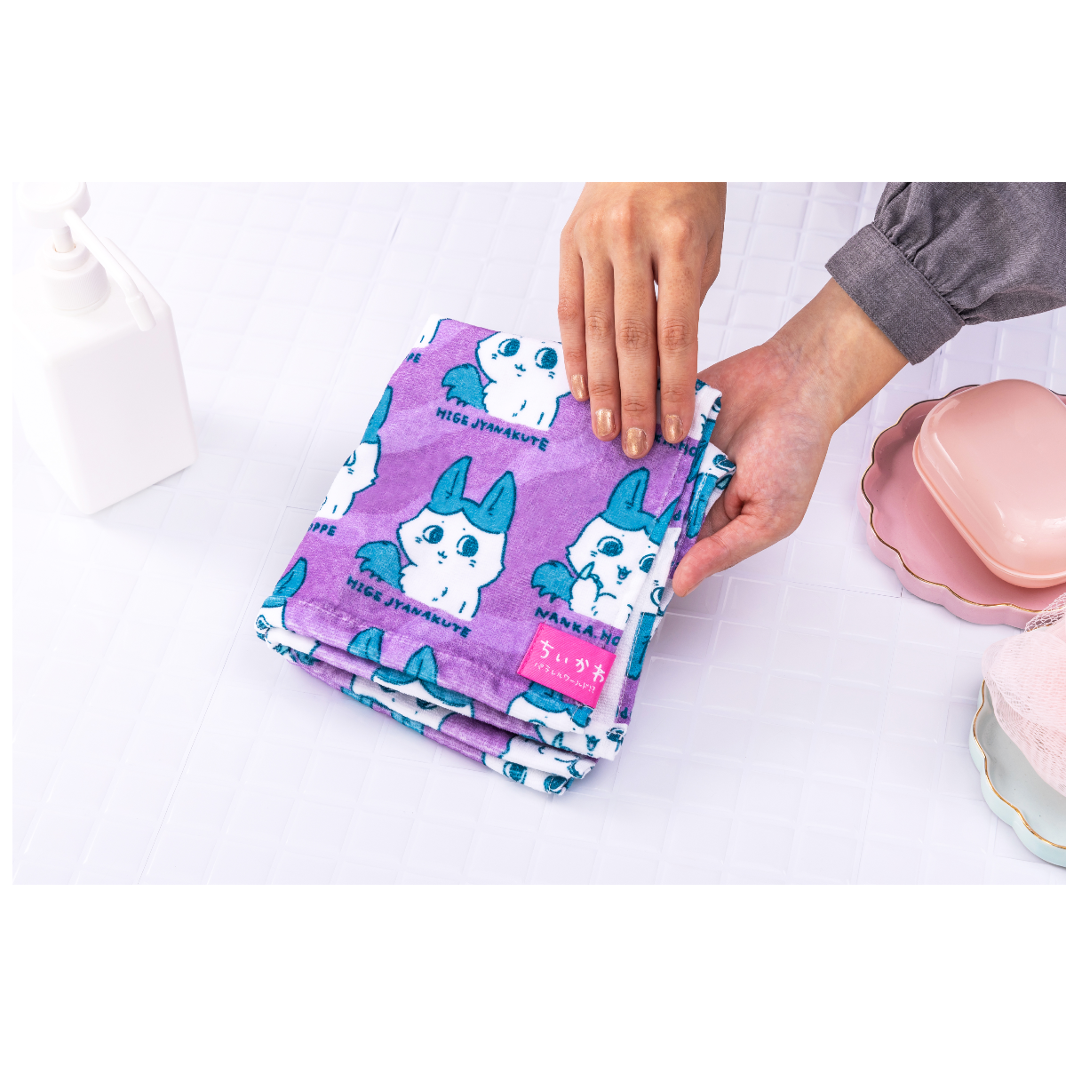 Chiikawa Parallel World!? Hand Towel (Stronger Hachiware)