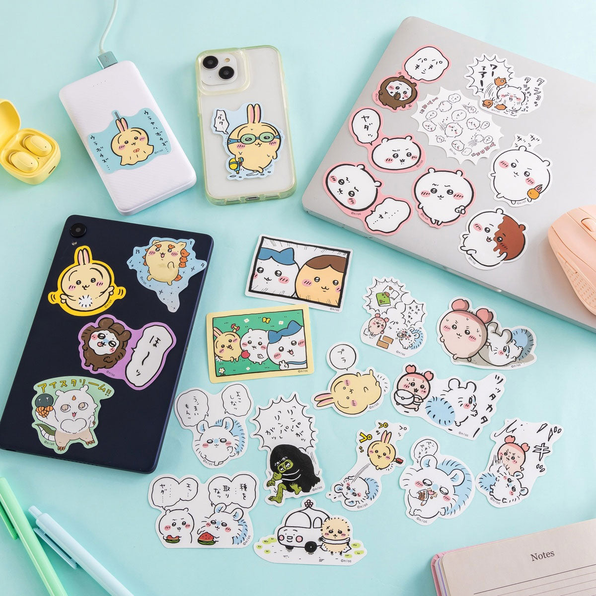 ちいかわ スマホに貼れるサイズのステッカー(ラッコとくるま)