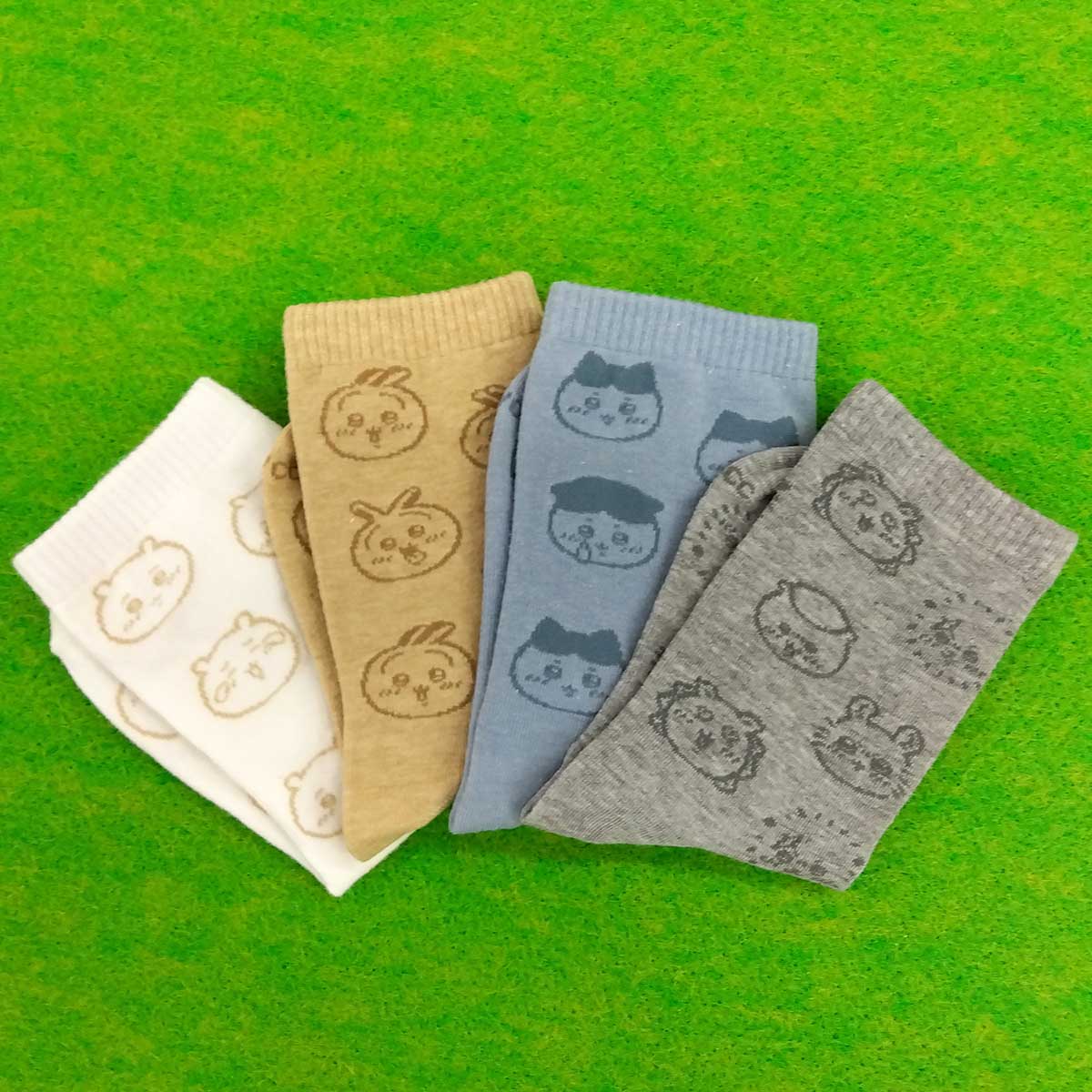 Chiikawa Crew Socks (Usagi Face All-Over Pattern) Kids' Size