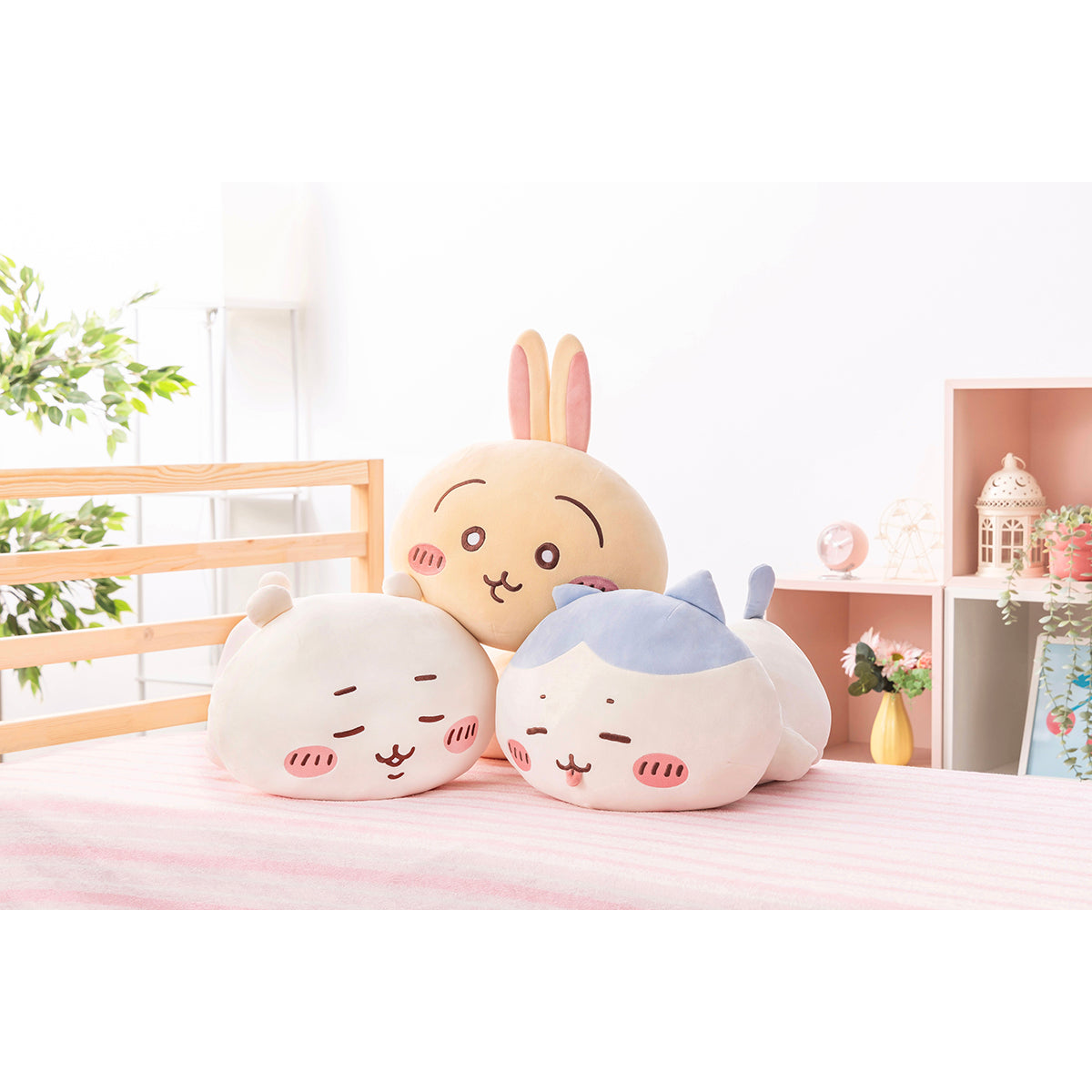 Chiikawa Marshmallow-Like Lying Down Hugging Plush (Nemunemu Chiikawa)