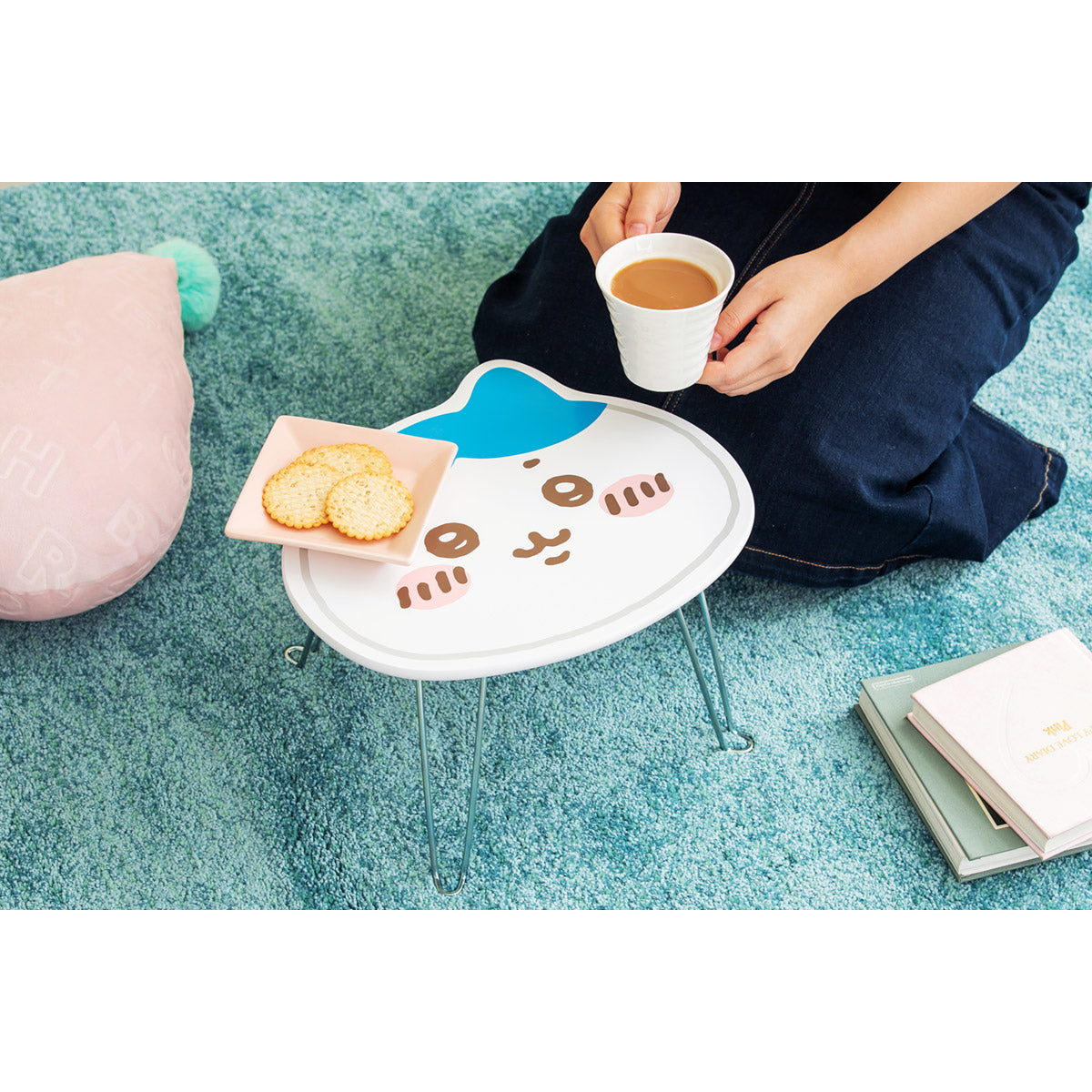Chiikawa Die-Cut Minimal Table (Hachiware)