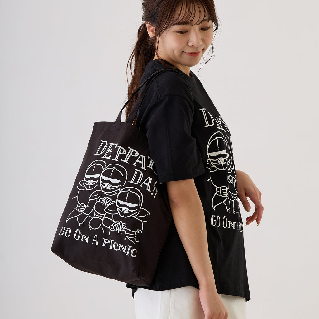 ちいかわ お出かけ楽しみ！な トートバッグ 鎧デッパツ ブラック
