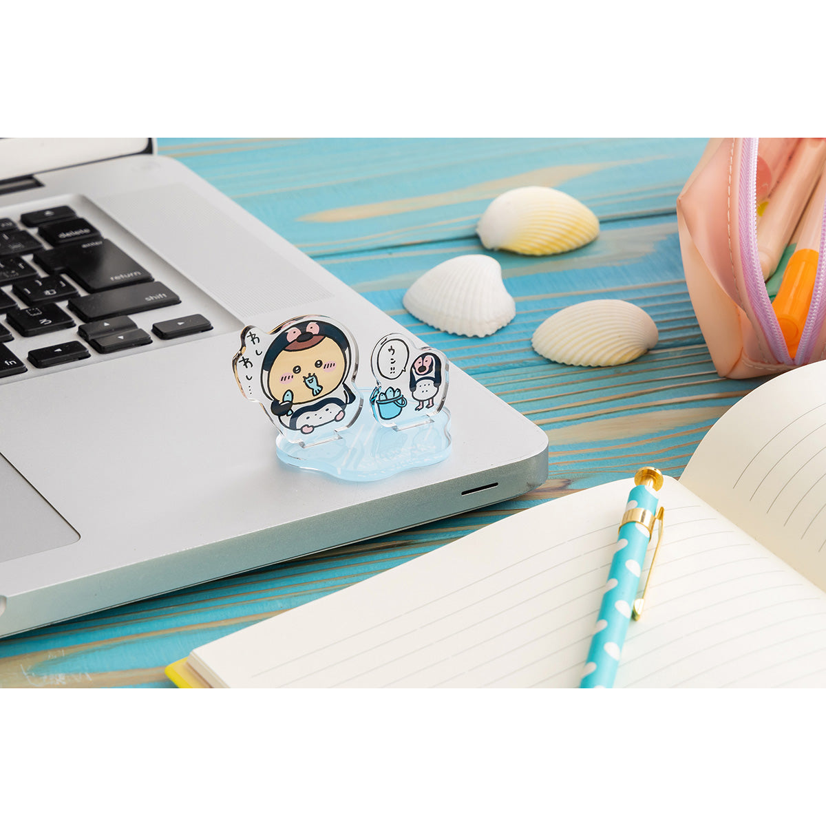 Chiikawa Aquarium Layered Acrylic Stand (Usagi & Dolphin)
