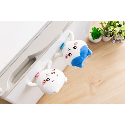 Chiikawa Friendly Hand-Holding Magnetic Plush (Kurimanju)
