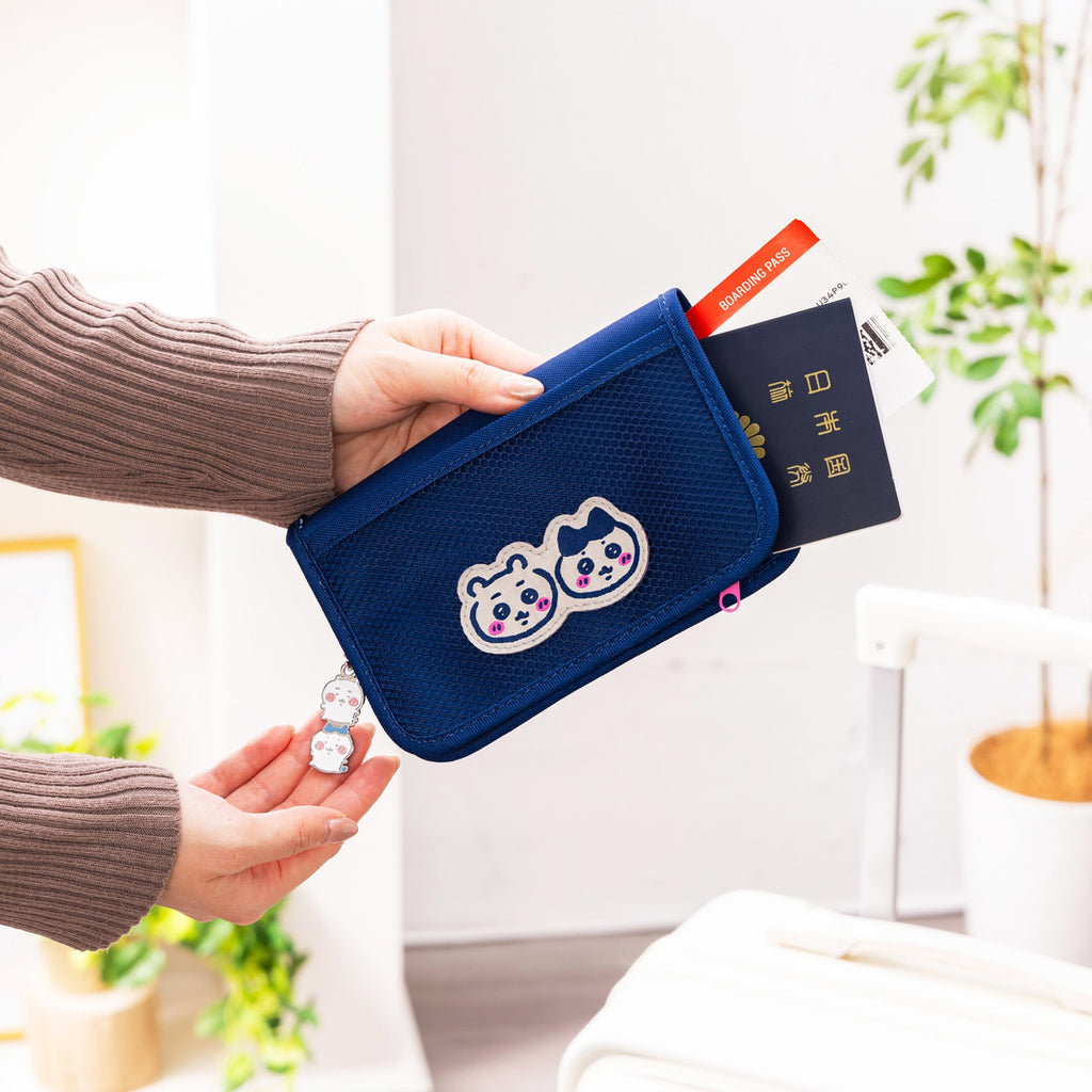 Chiikawa Event porch of size that also includes a passport (Chiikawa and Hachiware) 