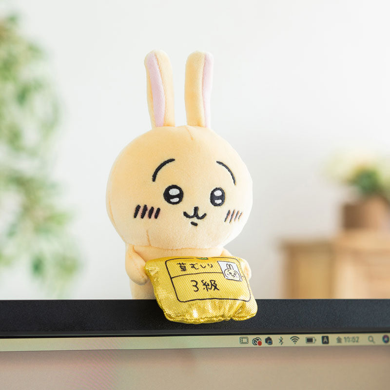 치이카와 데스크탑에서 지켜보는 걸이 인형 (우사기)