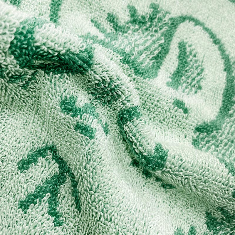Chiikawa Mini Towel (Begging Momonga)